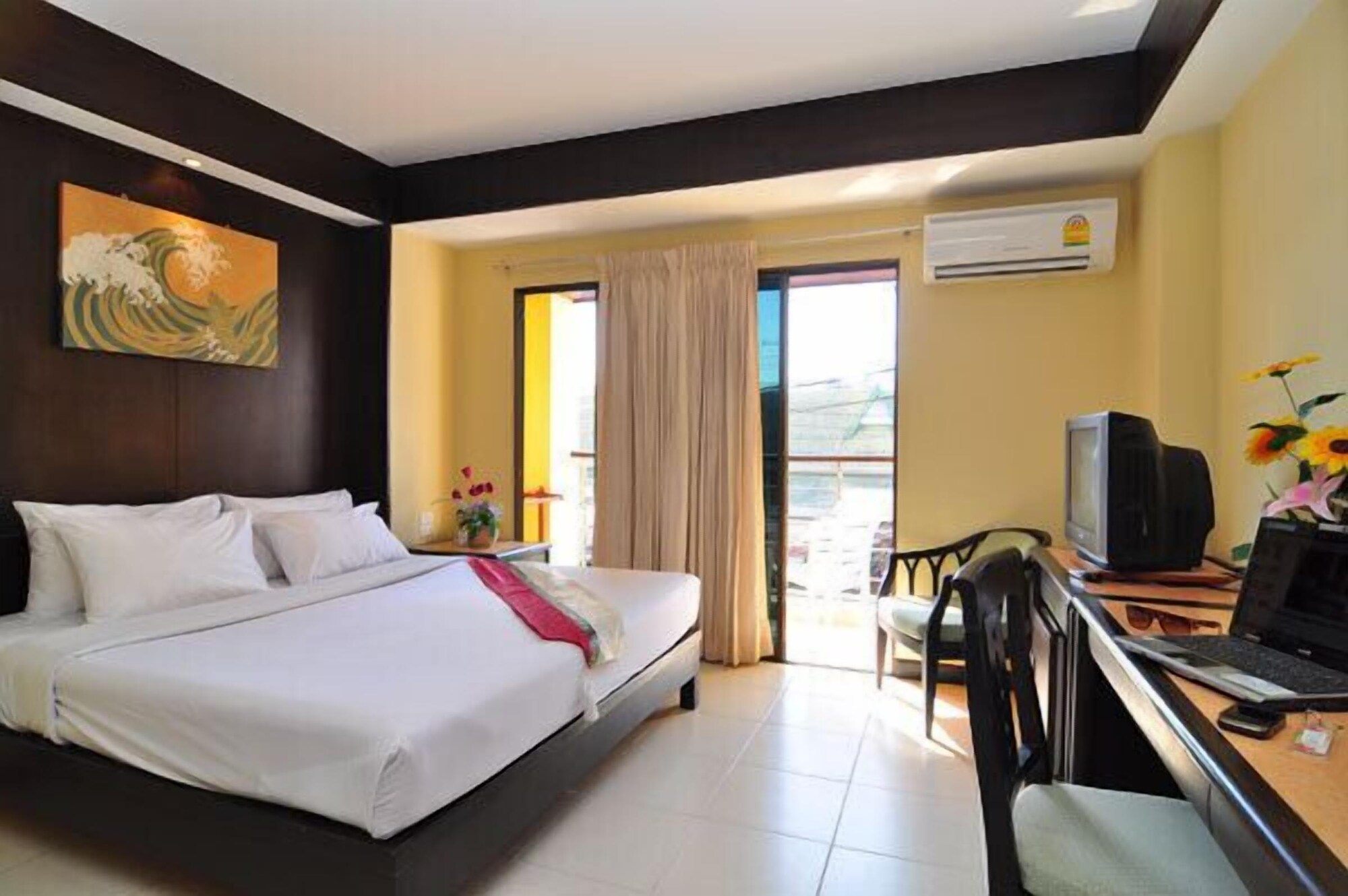 STANDARD, DOUBLE BED, CITY VIEW, BALCONY