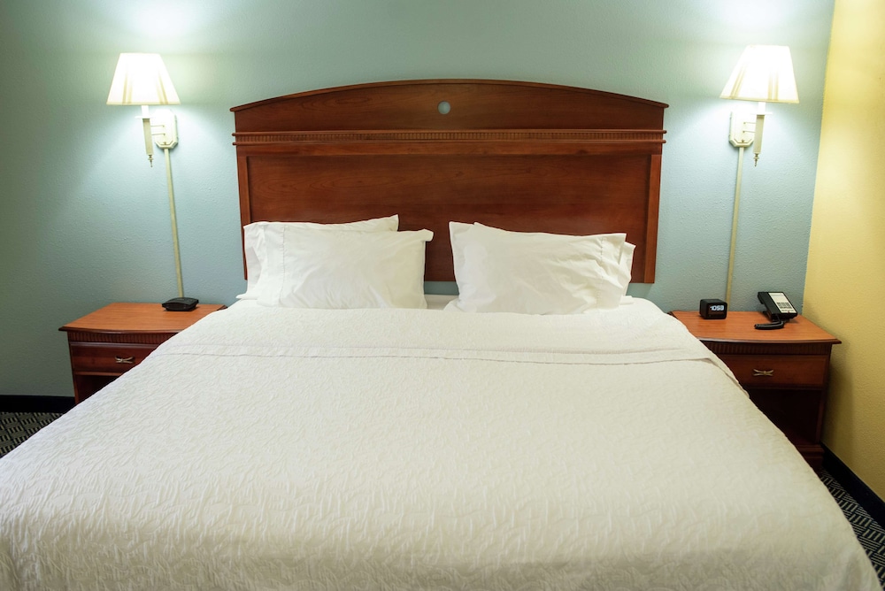 Hampton Inn Lebanon, KY 17/50