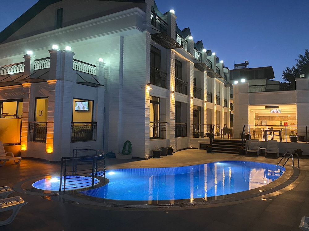 MIYAS LUXURY HOTEL 8/23