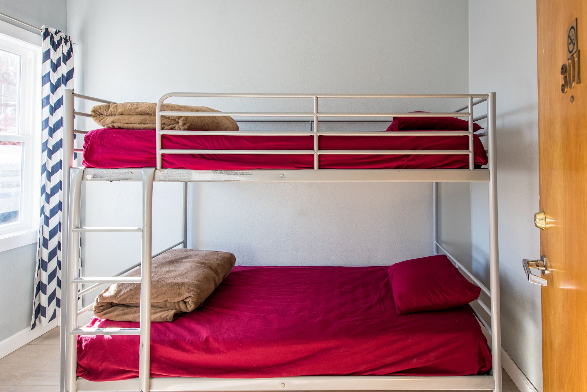 MIXED DORM, 2 BEDS