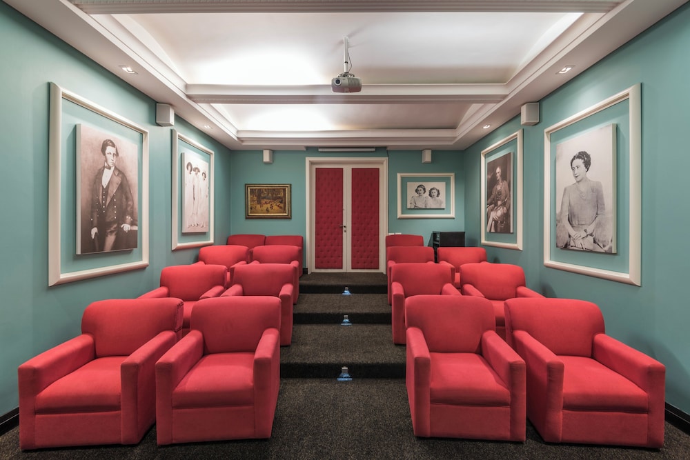 No. 5 Boutique Art Hotel 28/48