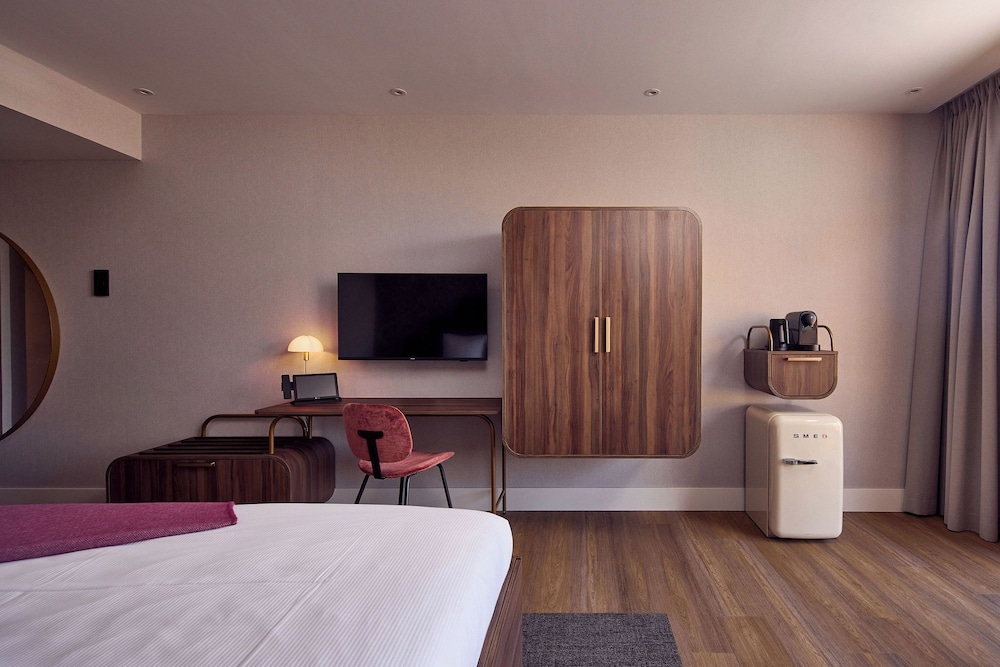 Superior, Twin Beds, Garden Side