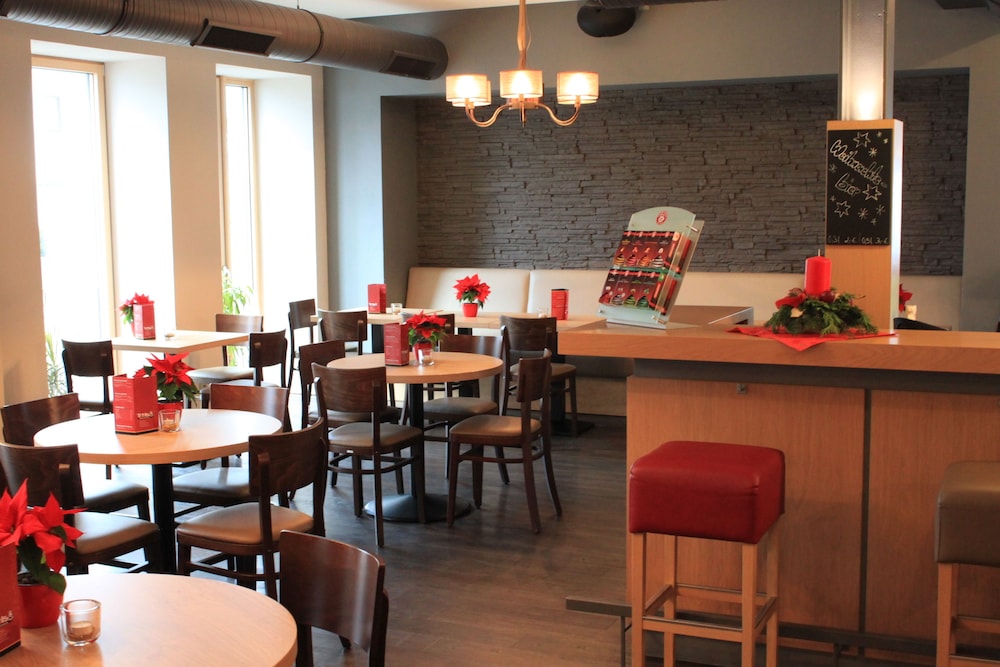 TROLL'S BRAUHAUS HOTEL 46/60
