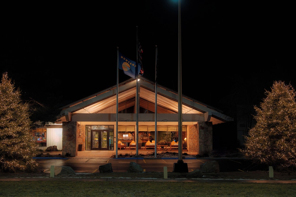Field & Stream Lodge Bozeman 7/53