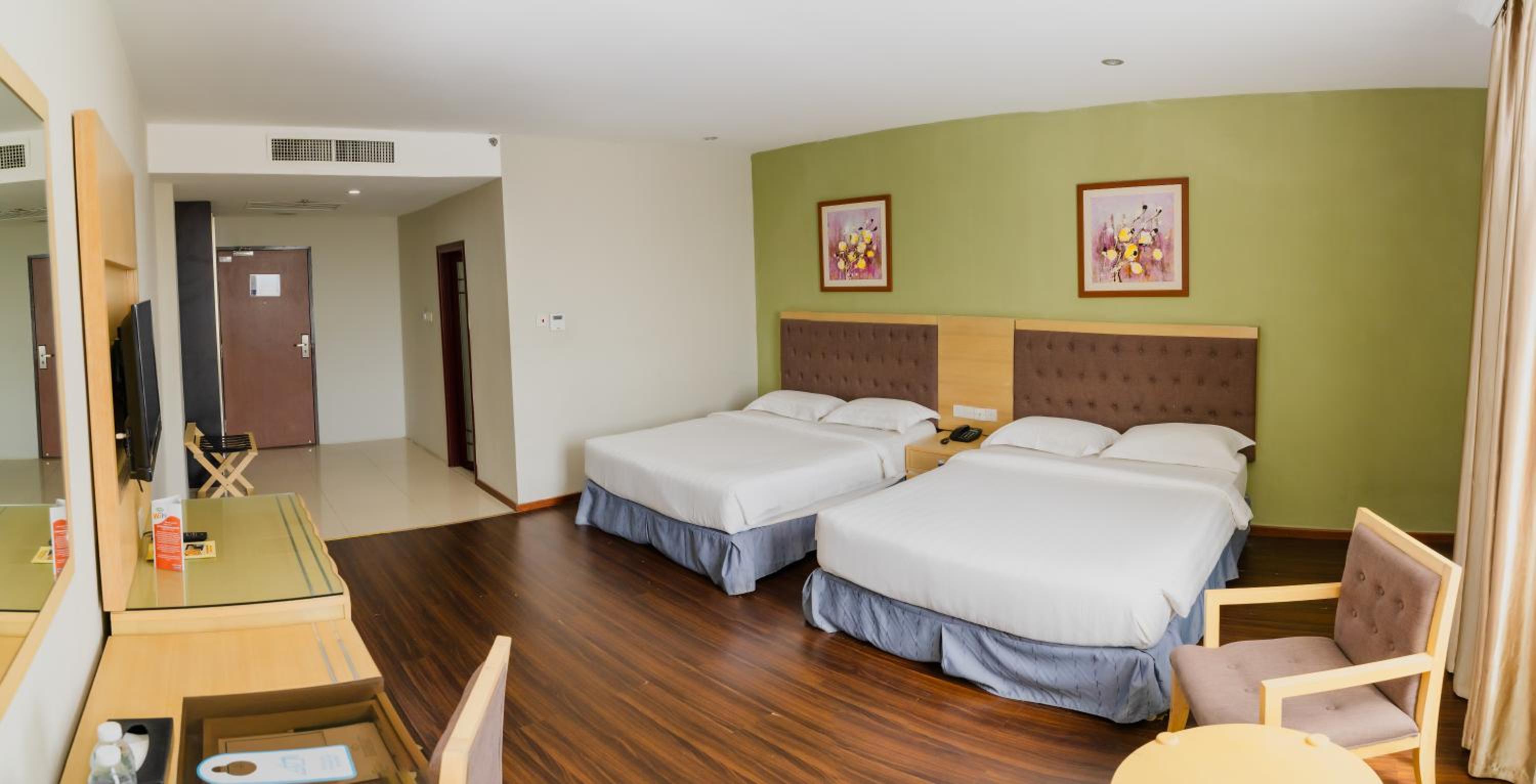 Deluxe, 2 Queen Beds