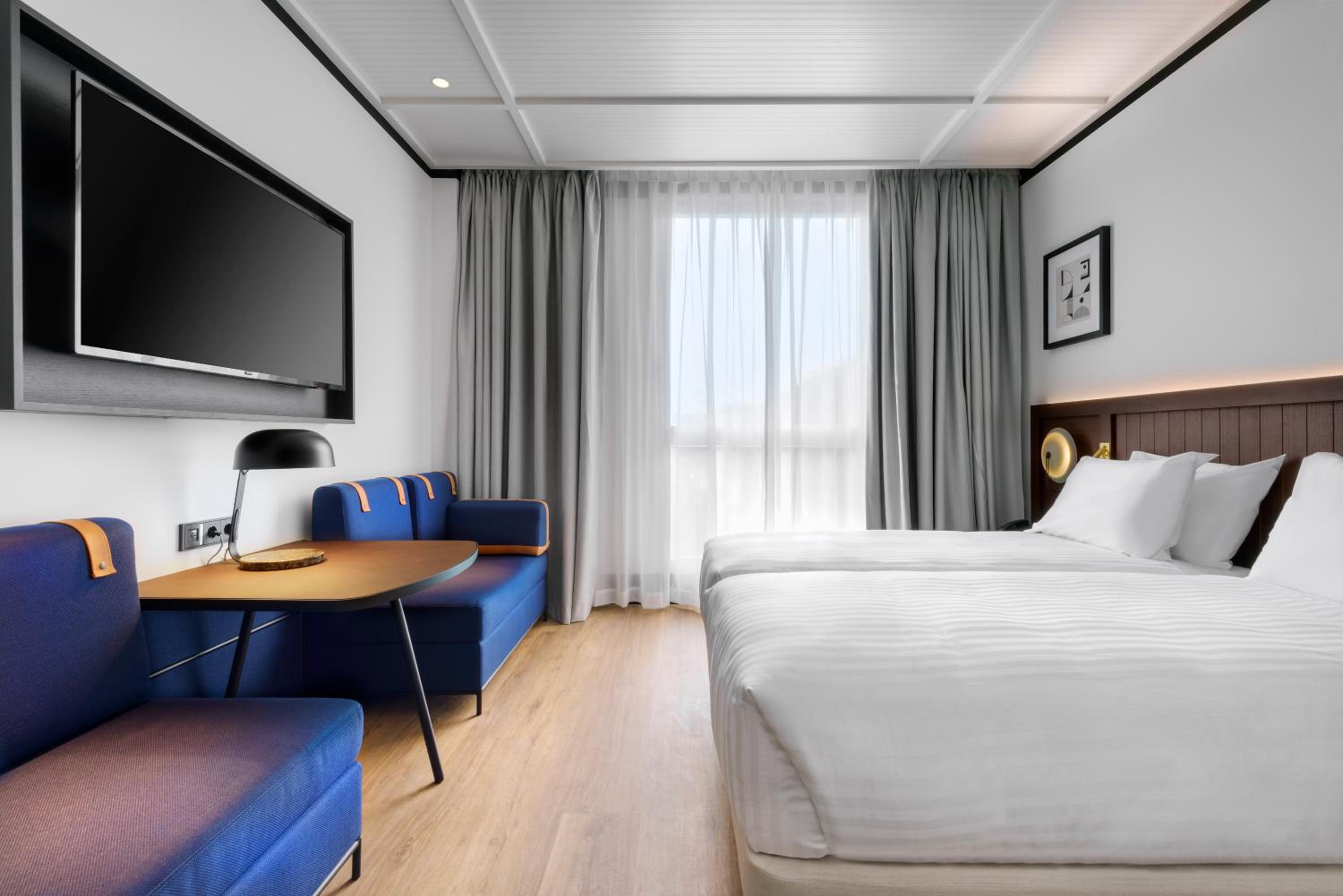 PREMIUM, DOUBLE OR TWIN BED