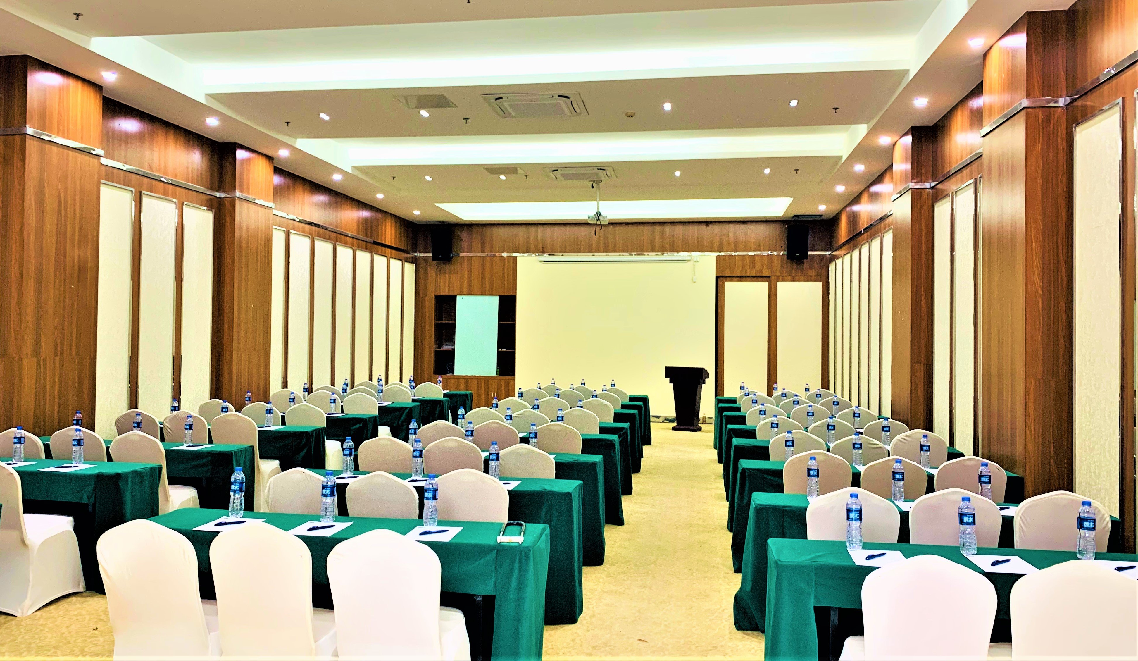 HOLIDAY INN EXPRESS HAIKOU WEST COAST 32/50