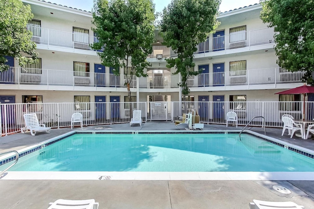 Motel6 Sunnyvale, CA - North 53/60