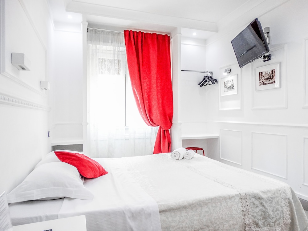 ROOM, DOUBLE BED