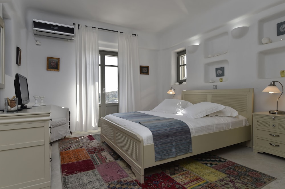 Naoussa Hills Boutique Resort- Adults Only (13+) 16/76