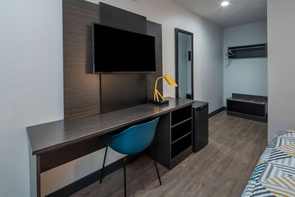 Motel6 Fontana 40/46