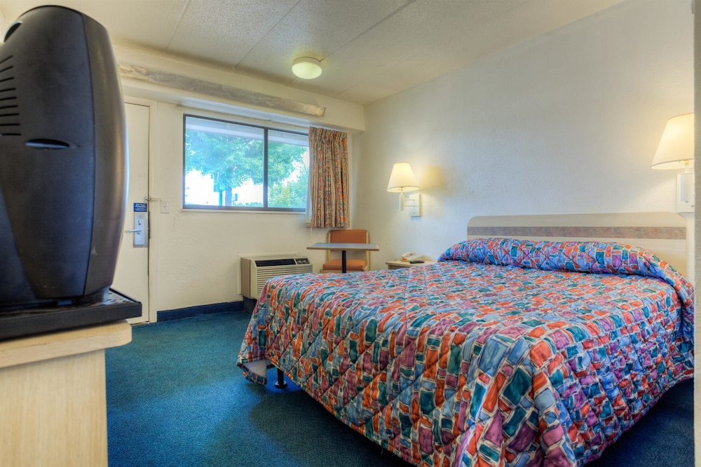 Motel6 Knoxville, TN - North 15/45