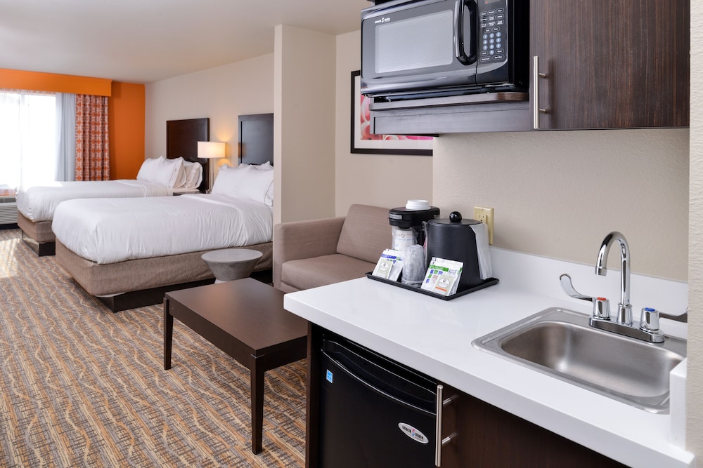 Holiday Inn Express & Suites Houston Nw - Tomball Area 27/70