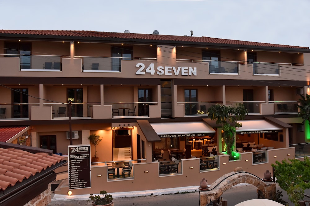 24 Seven Boutique Hotel photo1