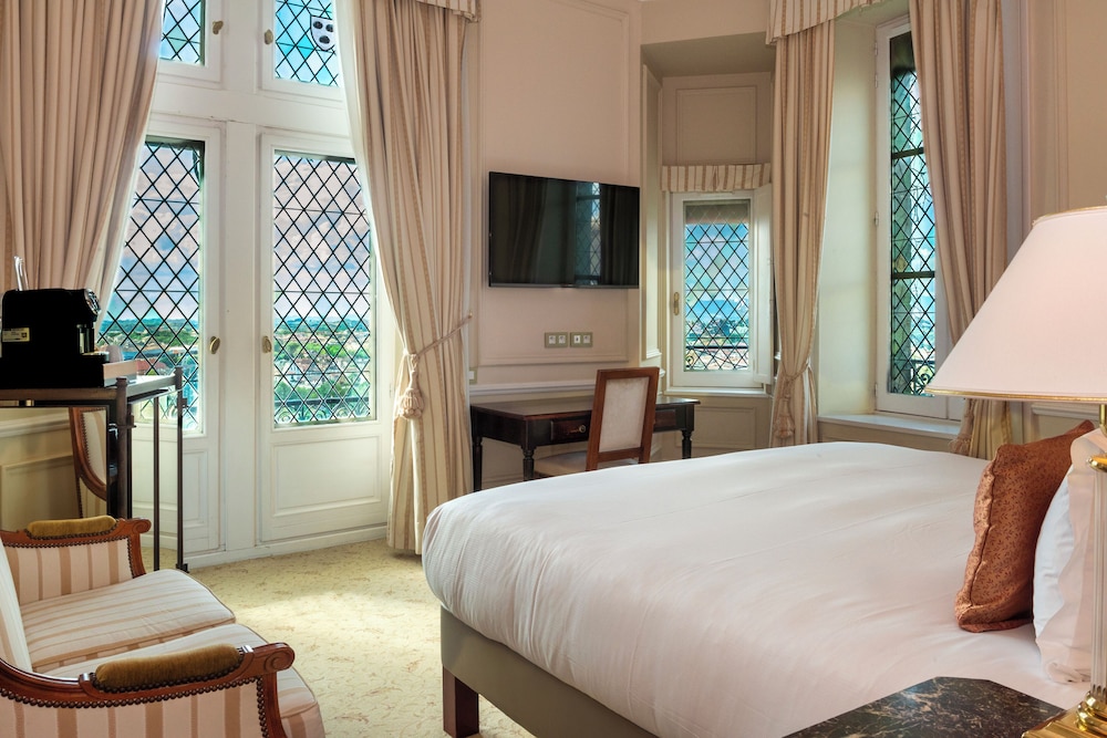 SUITE, KING BED