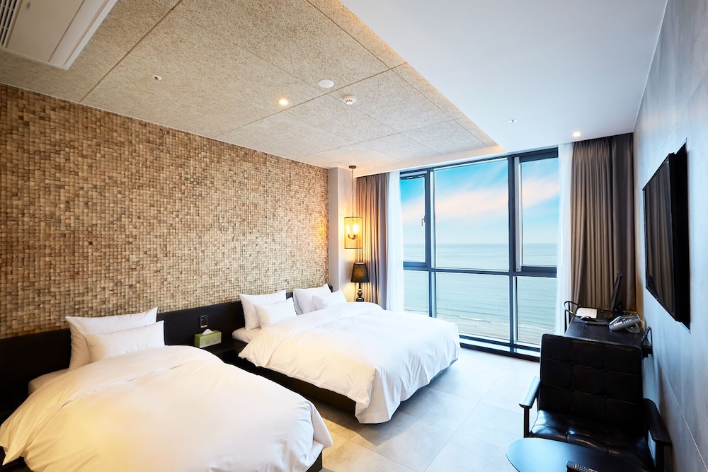 غرفة عائلية بسريرين منفصلين بإطلالة على البحر، Hotel Laon 10/10