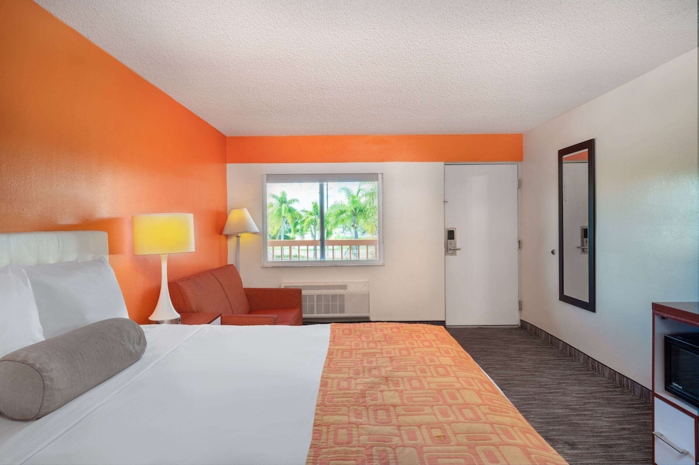 Room, King Bed