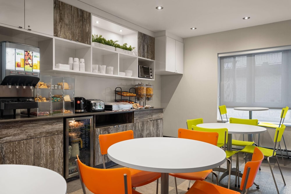 Ramada by Wyndham Laval 44/60