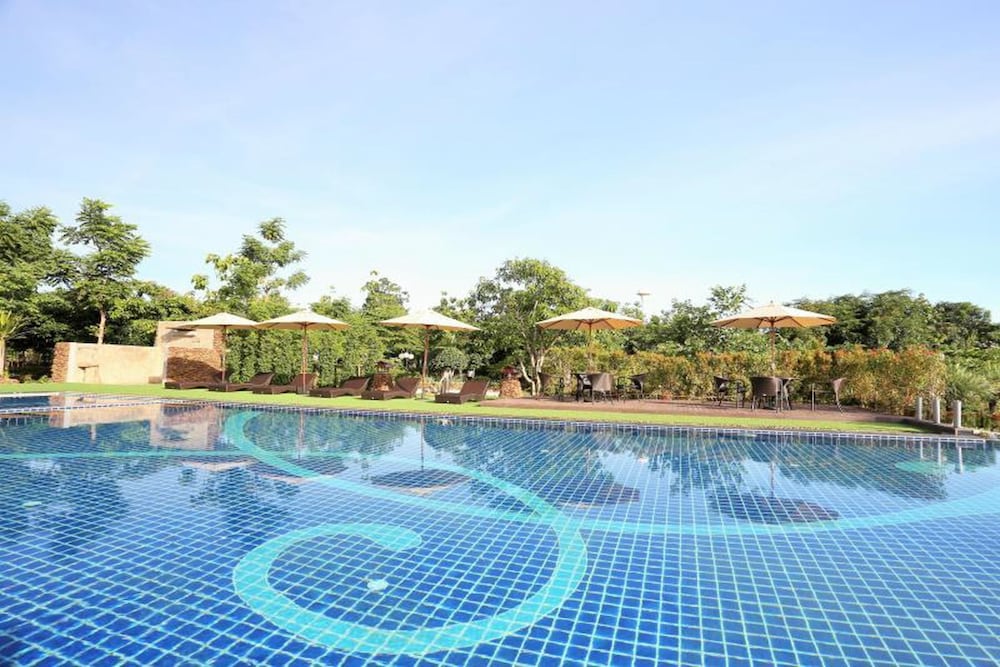 Phukumhom 27/50
