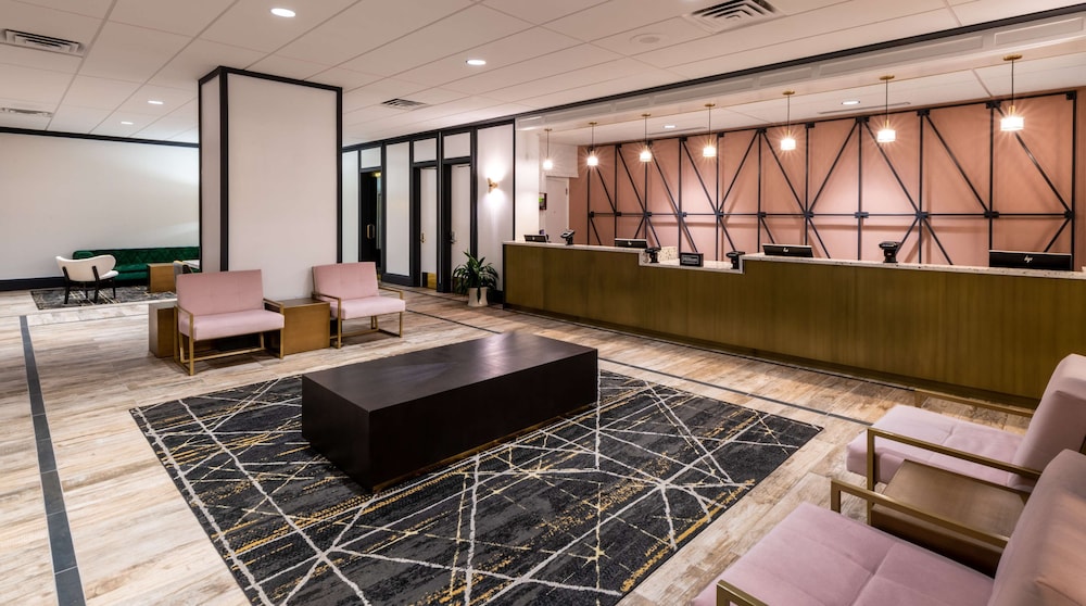 Lobby at DoubleTree by Hilton Newark Penn Station, NEWARK - NJ