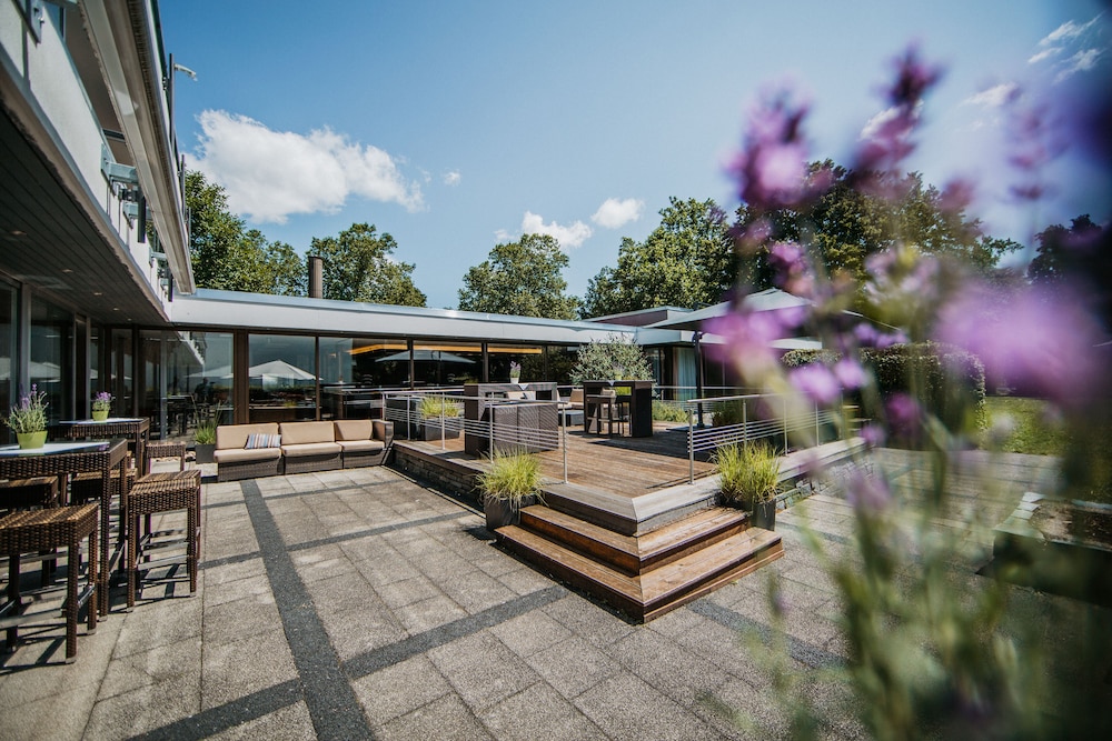 Schlosshotel Monrepos 58/62