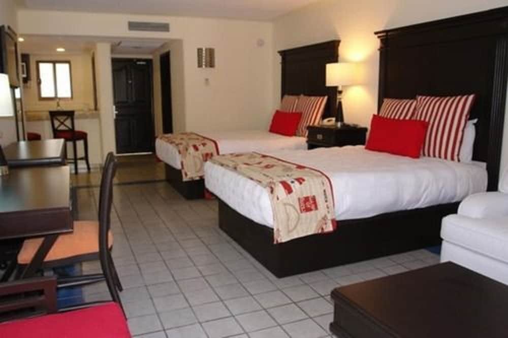 Marina Fiesta Resort and Spa 11/62