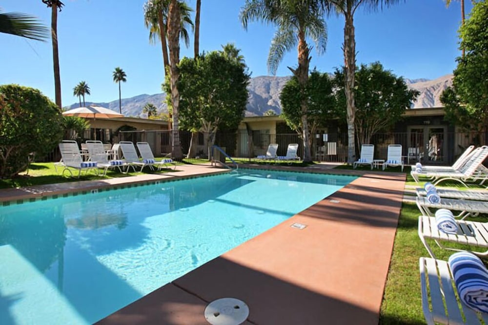 7 Springs Inn Suites 35/60