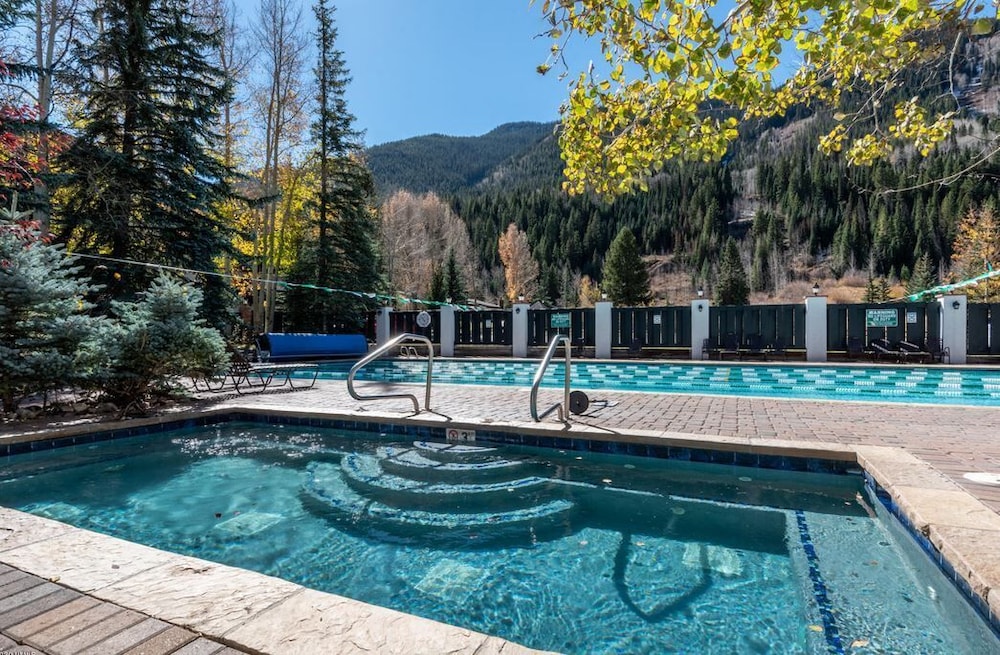 Vail Racquet Club Townhomes & Condominiums detail