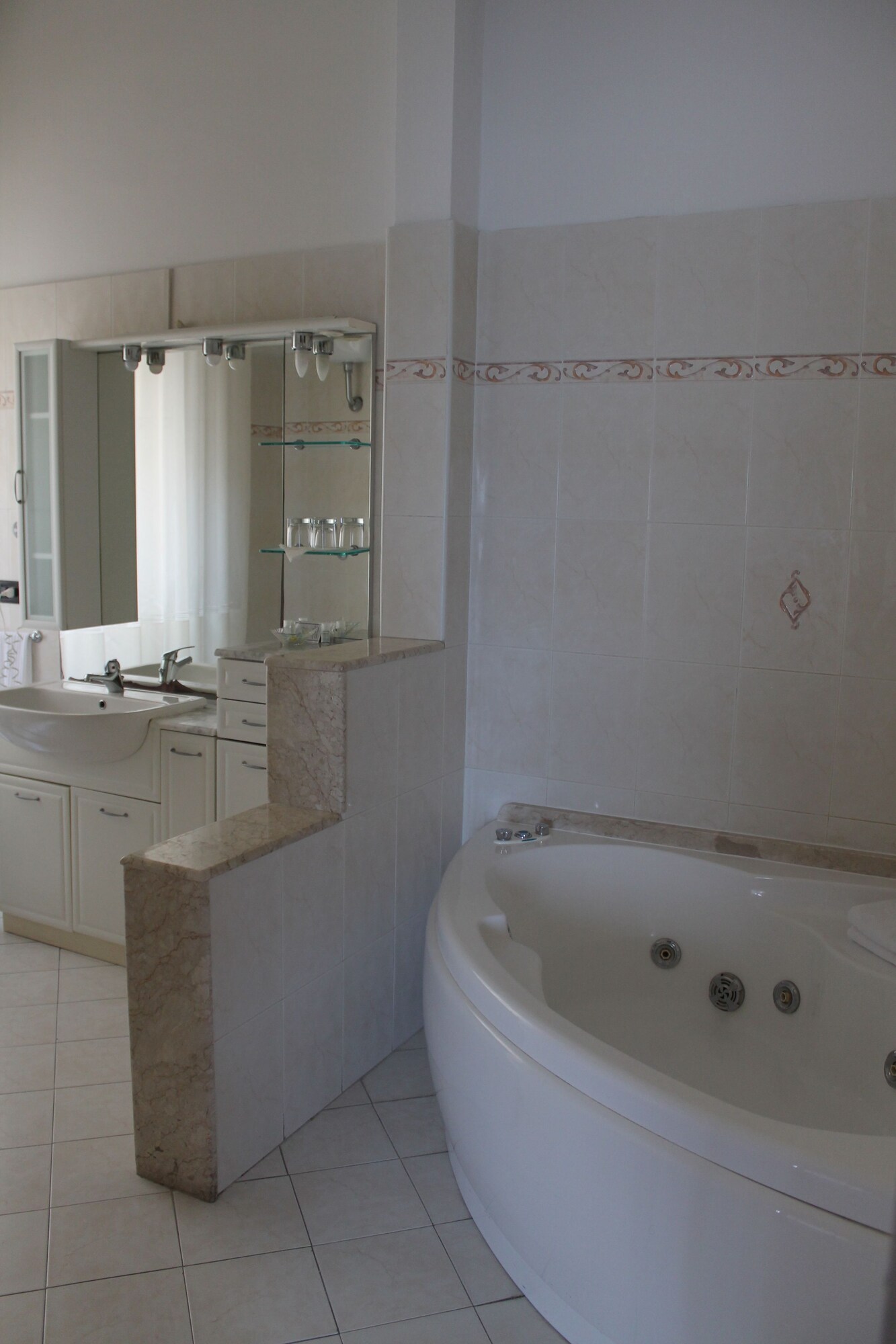 جناح جونيور بسرير مزدوج، Lungomare Hotel 5/9