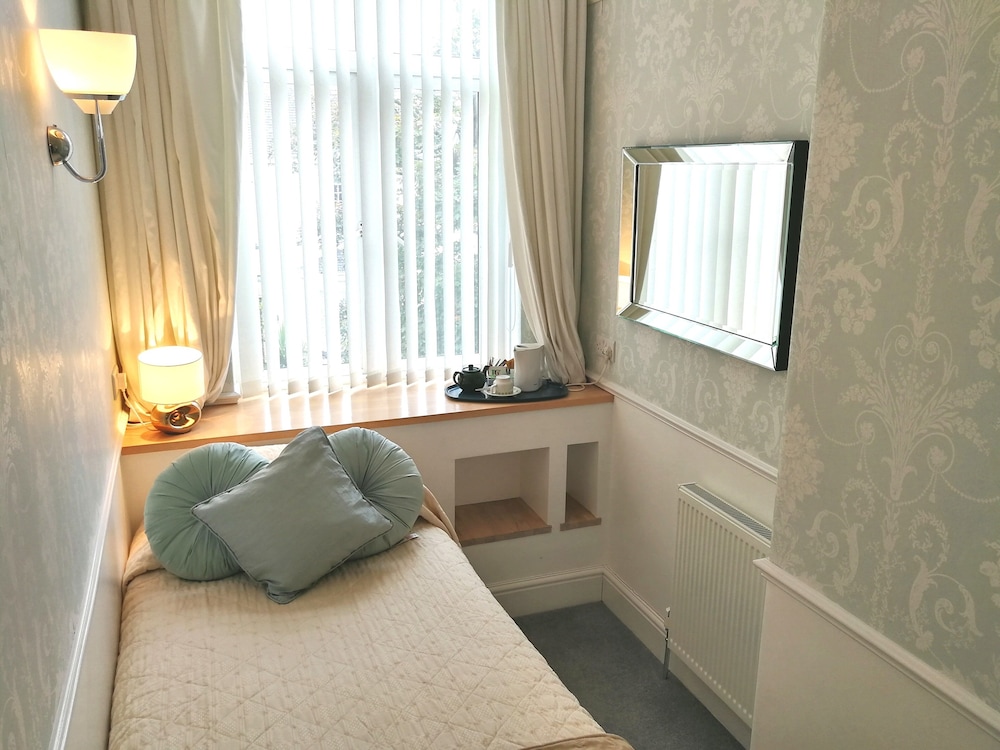 Rosemullion Hotel - Guest house 10/24