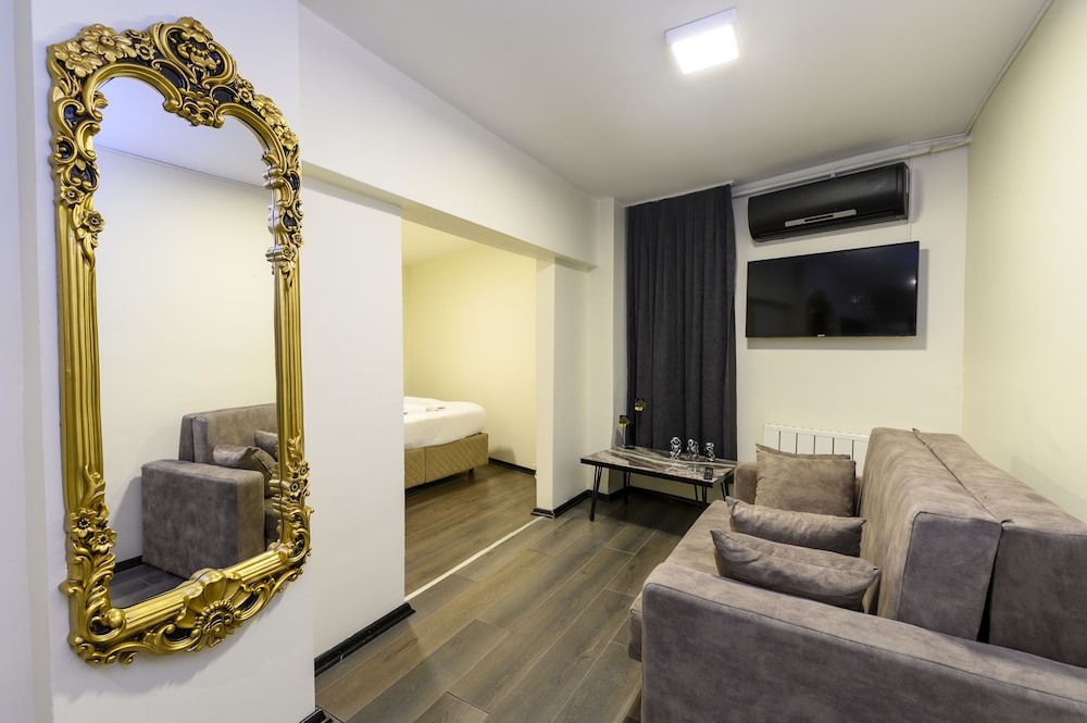 Global Suites Hotel 38/65