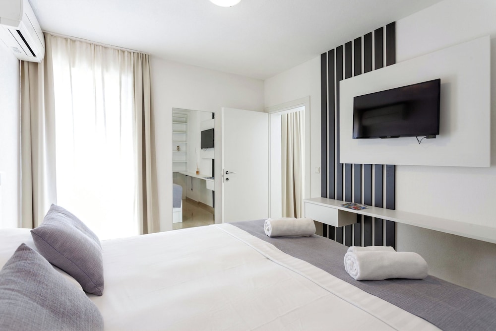 2 BEDROOMS, QUADRUPLE, SEA VIEW, BALCONY