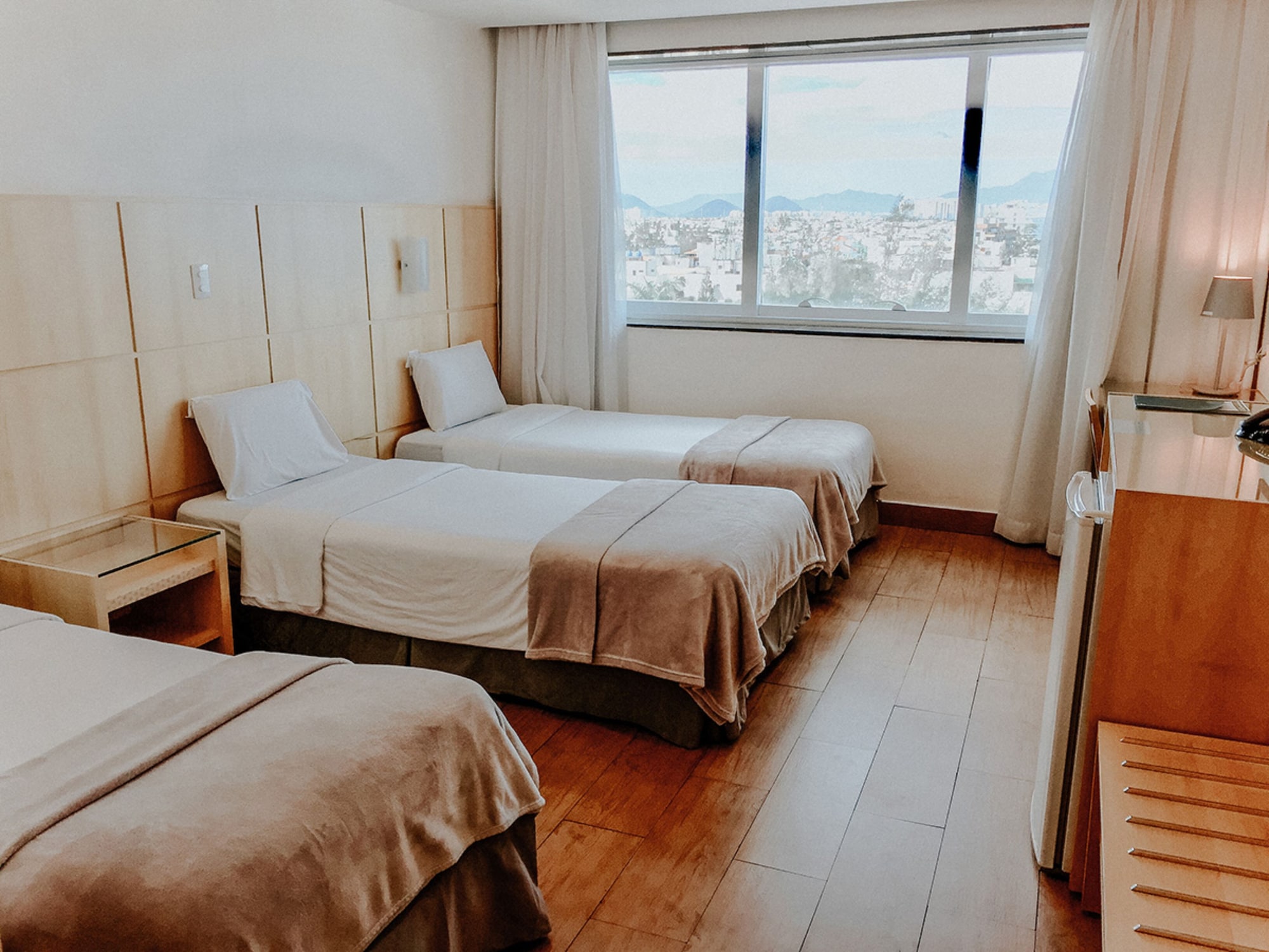 ROOM, TRIPLE, 3 BEDS, CITY VIEW