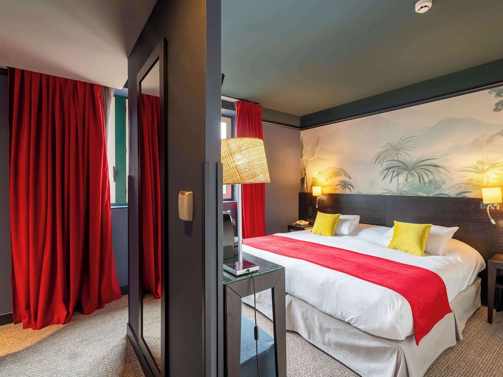 PRIVILEGE, DOUBLE BED