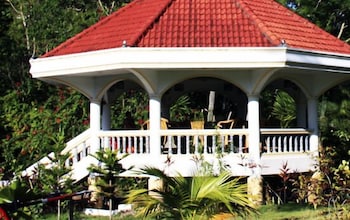 Whispering Palms Island Resort 3/40