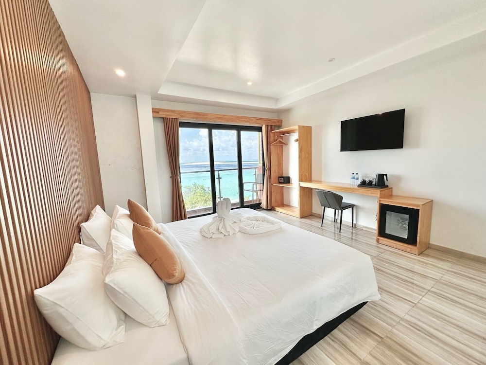 AIMI Beach Hotel 34/64