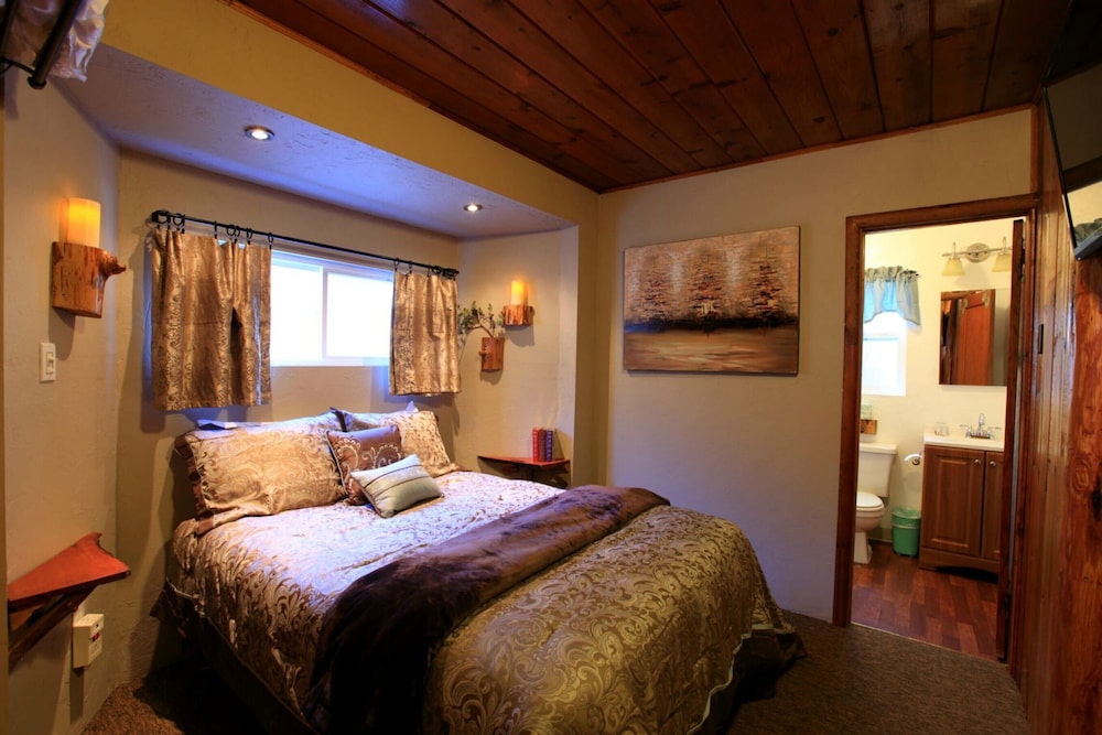 Sleepy Hollow Cabins and Hotel 26/50