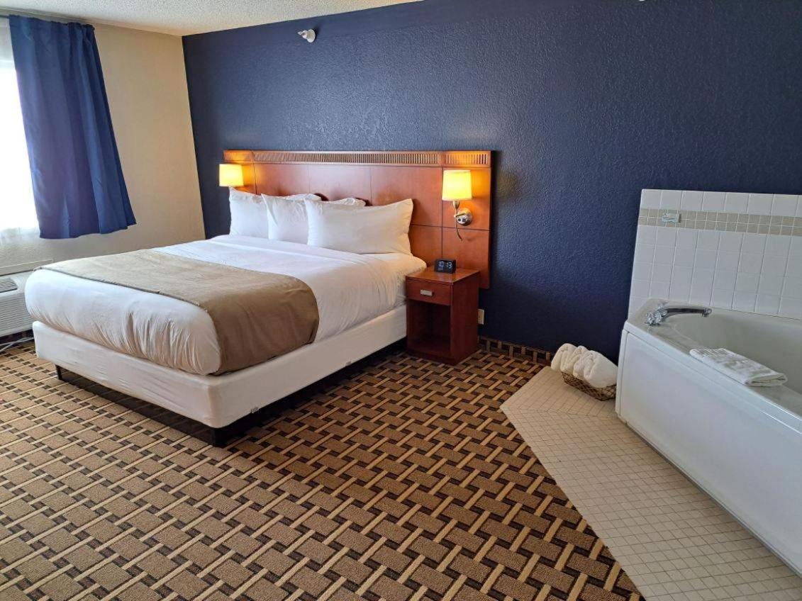 Crossroads Hotel 10/29