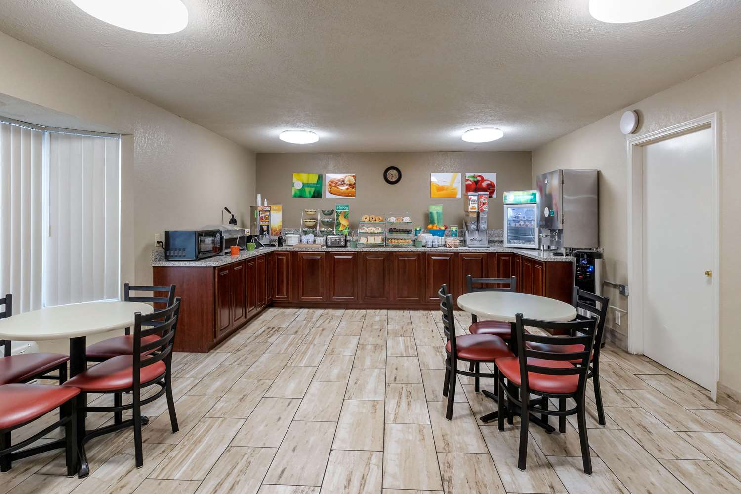 Quality Inn & Suites Des Moines - Merle Hay Road 33/39