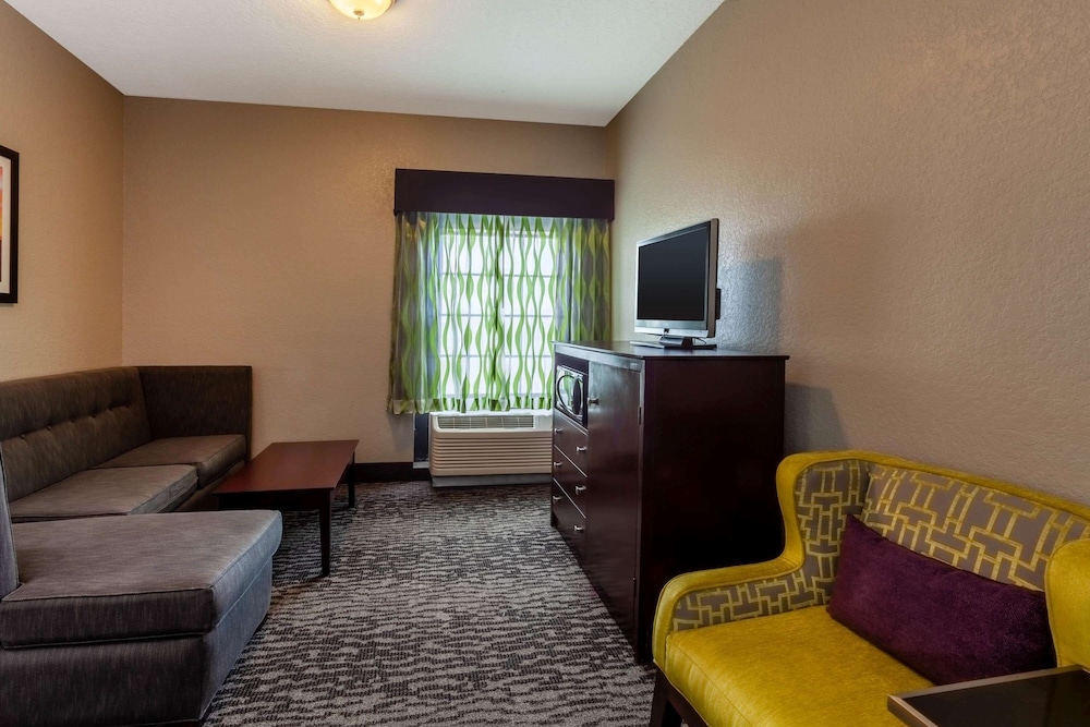 La Quinta Inn & Suites by Wyndham Port Orange / Daytona 37/57
