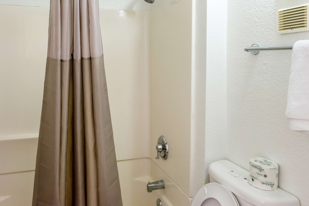 Motel6 Bakersfield, CA - Convention Center 37/37