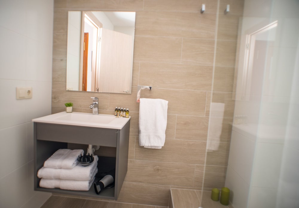 Ona Suites 16/18