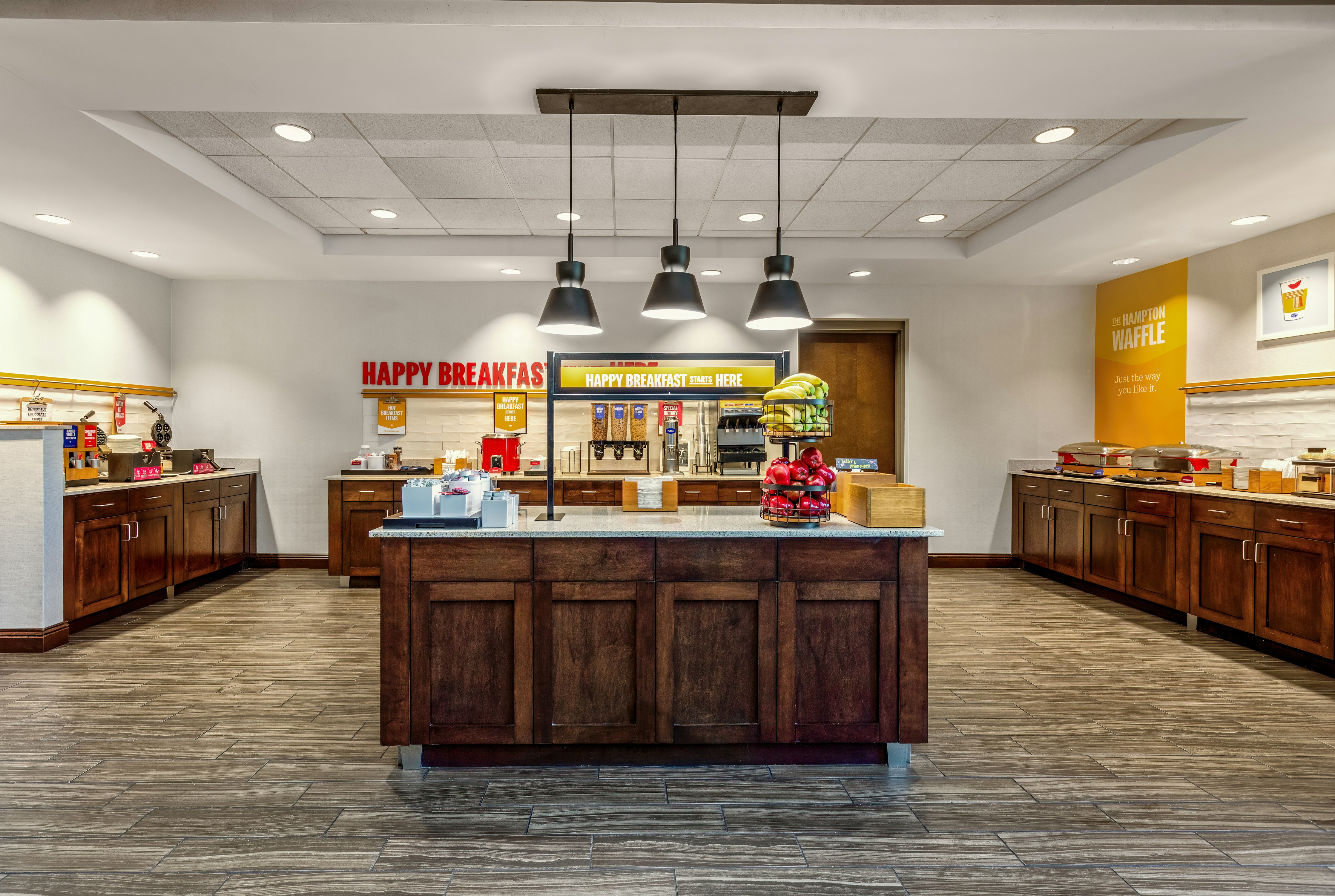 Hampton Inn Suites Deland 53/77