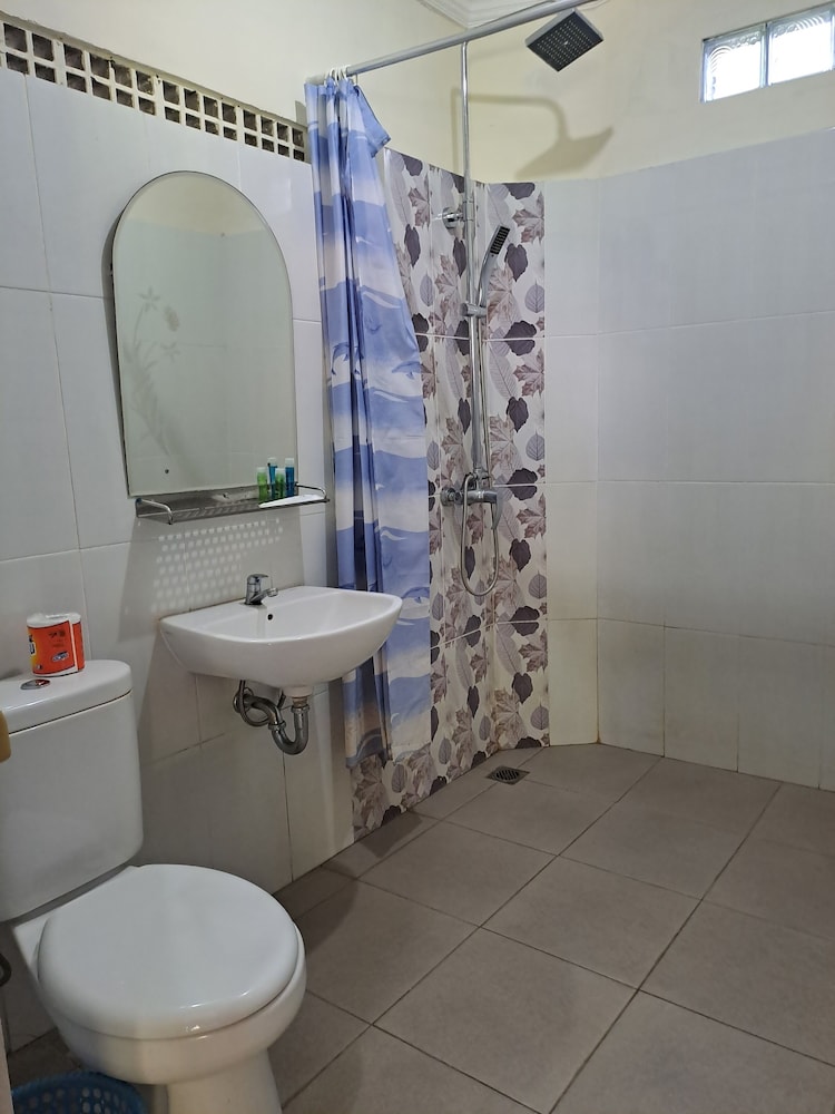 Lovina Beach Hotel 64/65
