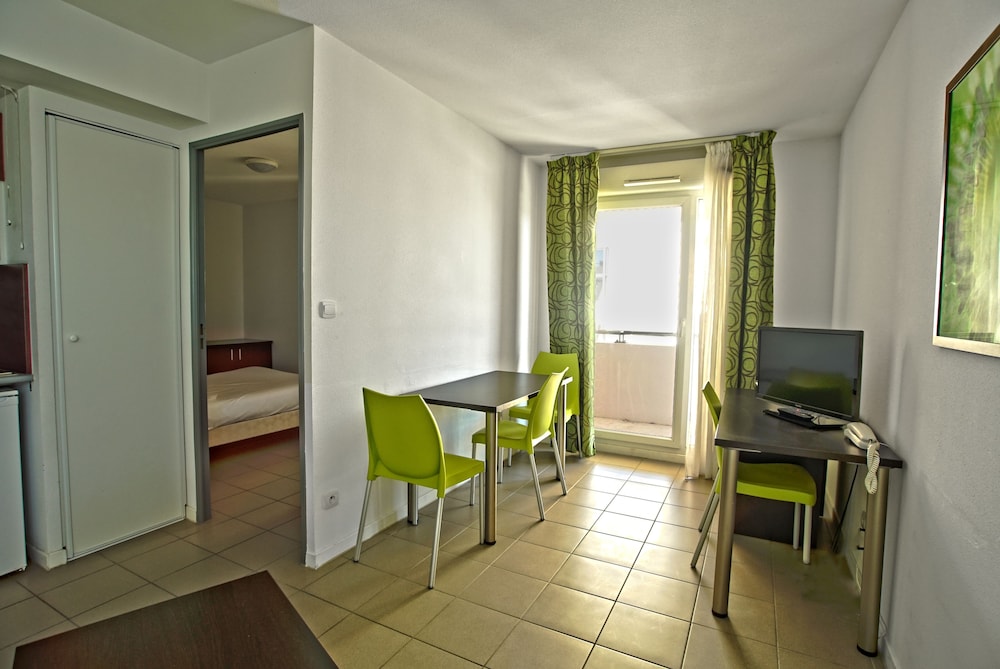 KOSY Aparthotel Campus del Sol Esplanade 41/67