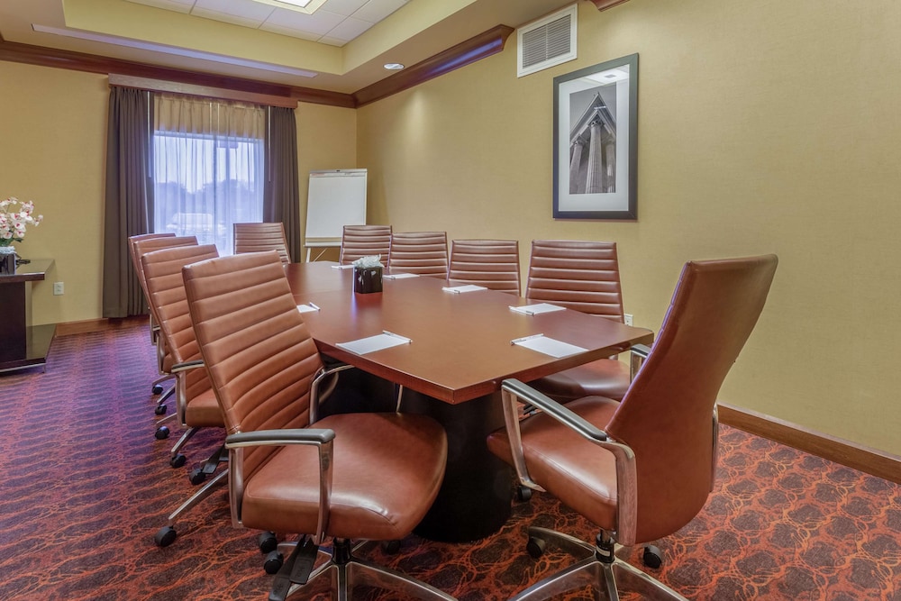 Hampton Inn Baltimore Owings Mills 32/36