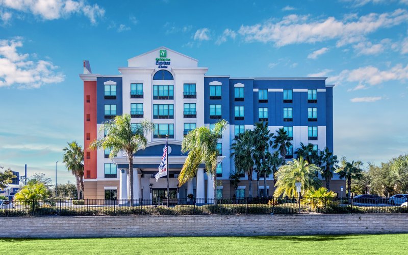 Holiday Inn Express and Suites Orlando - International Drive 71/79