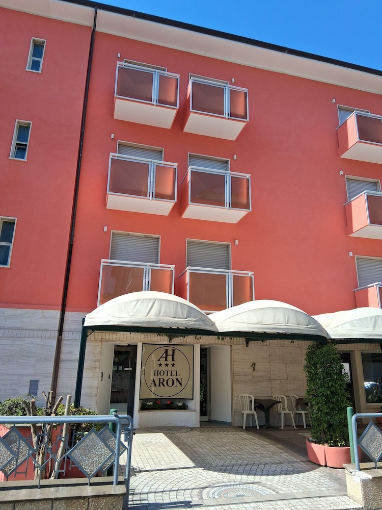 Hotel Aron 5/50