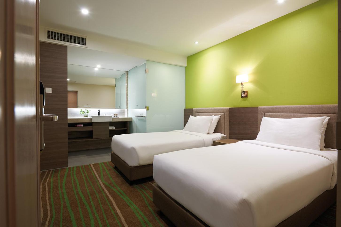 Cosmo, Club, Twin Beds, No Window