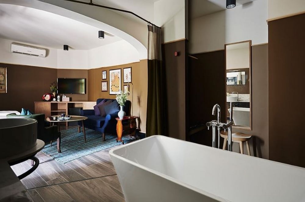 JOSH HOTEL 36/71